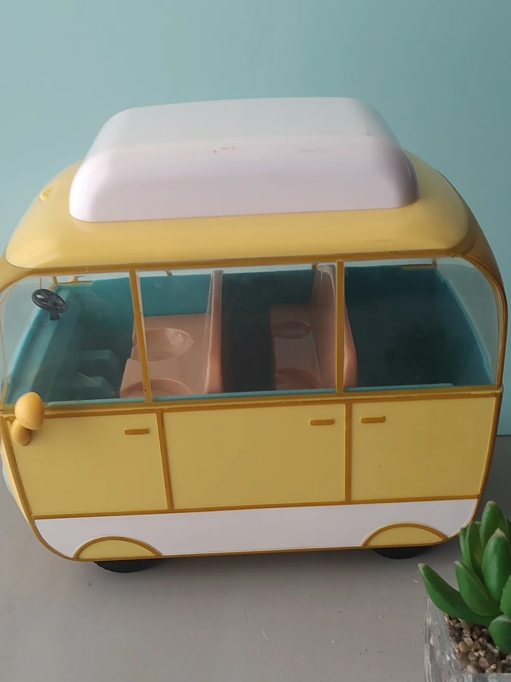 Peppa Pig Family Camper Van Collection Exelente Condition Yellow